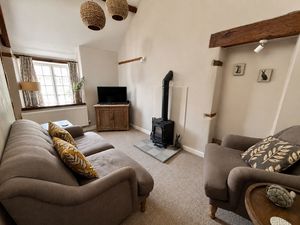 Sitting Room_39SJS- click for photo gallery